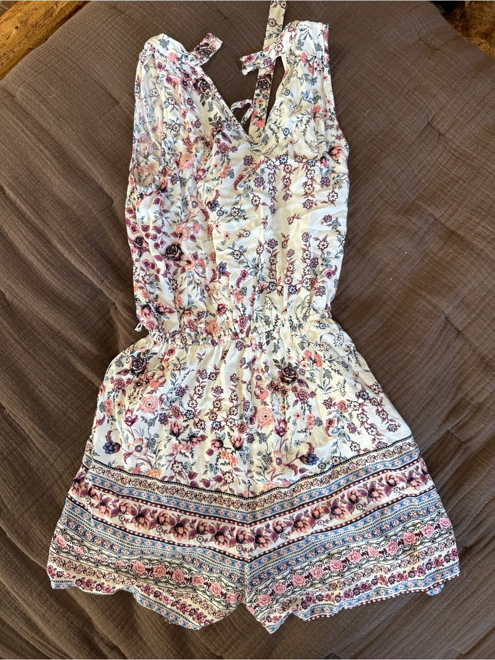 Floral Print Sleeveless Romper in Cream and Pink